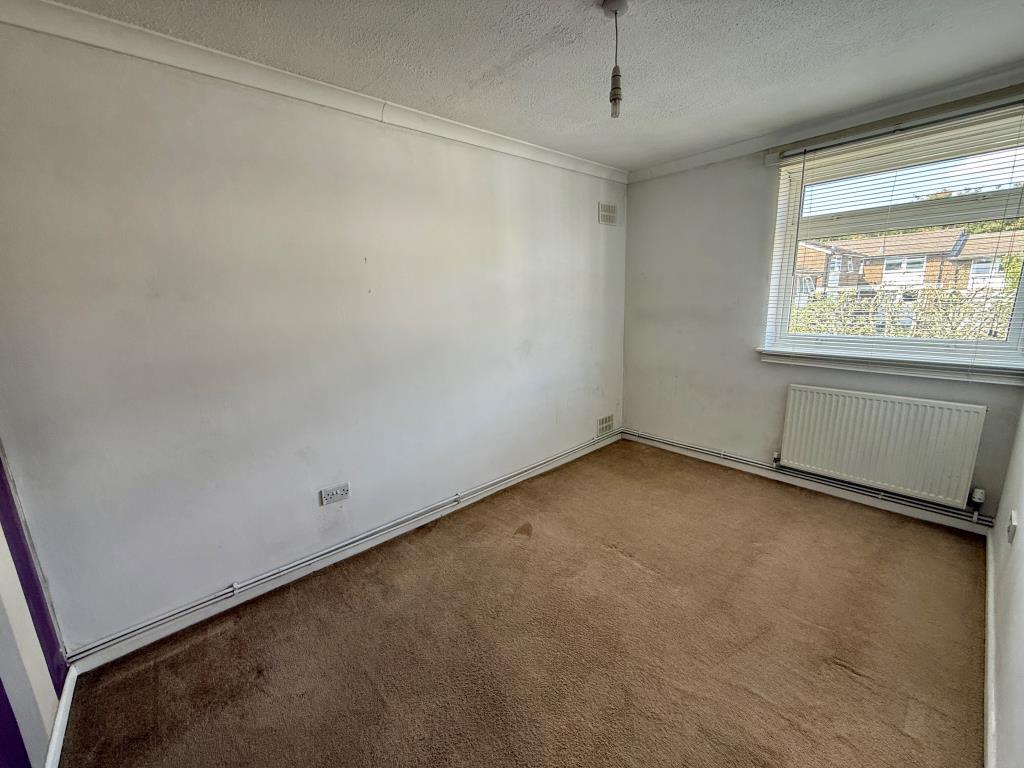 Lot: 183 - TWO-BEDROOM FLAT FOR REFURBISHMENT - Bedroom two